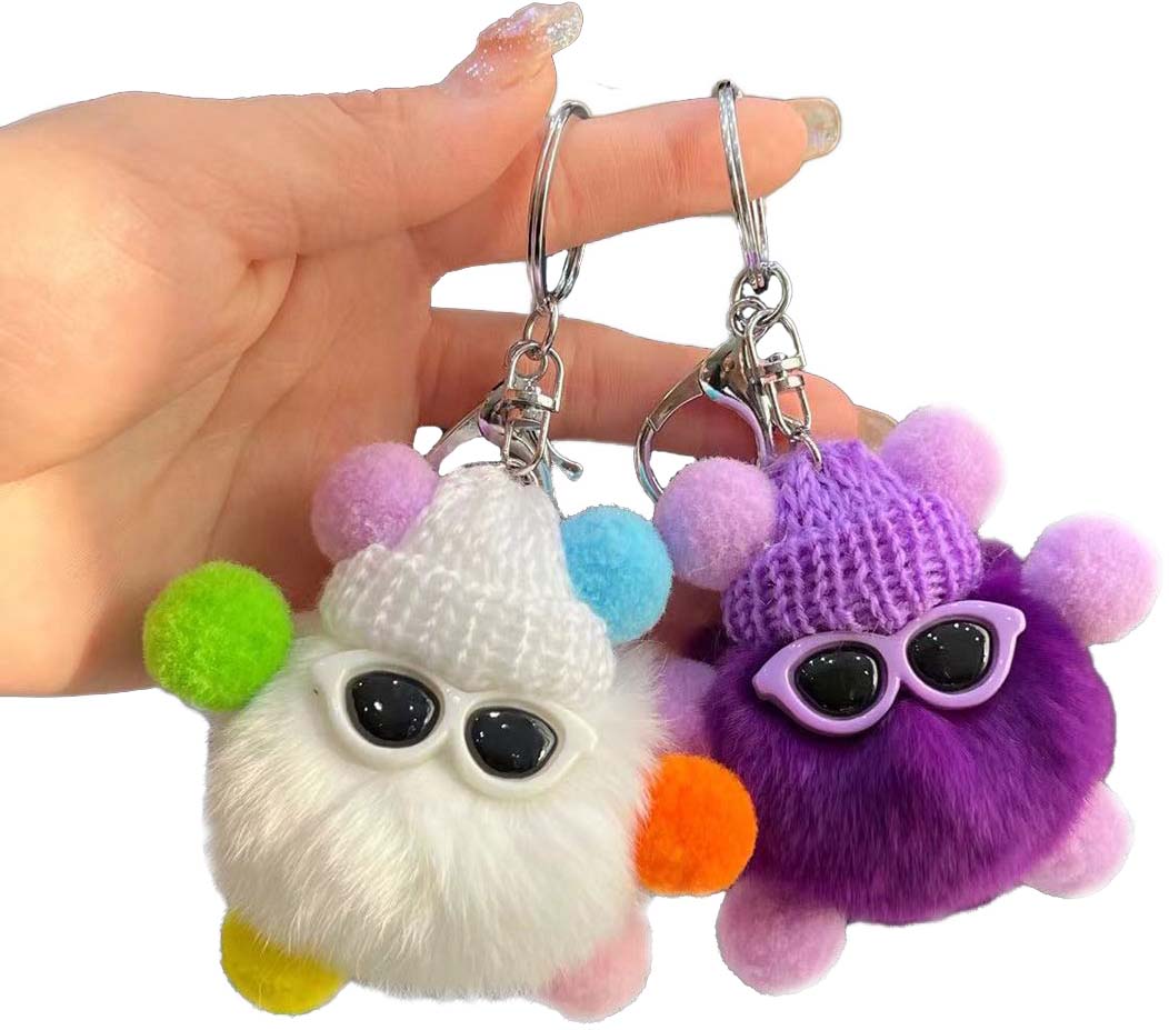 KEYCHAIN POM POM WITH SUNGLASSES AND HAT